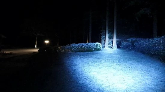 Ultra Krachtige Zaklamp - 10000 Lumen - 9 LED - Waterproof IP-54 - By Unlimited Products 4 Ultra Krachtige Zaklamp - 10000 Lumen - 9 LED - Waterproof IP-54 - By Unlimited Products - Image 2