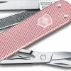 Victorinox Classic Alox Colors Zakmes - Cotton Candy - 5 Functies -Alwero winkel 550x343 1