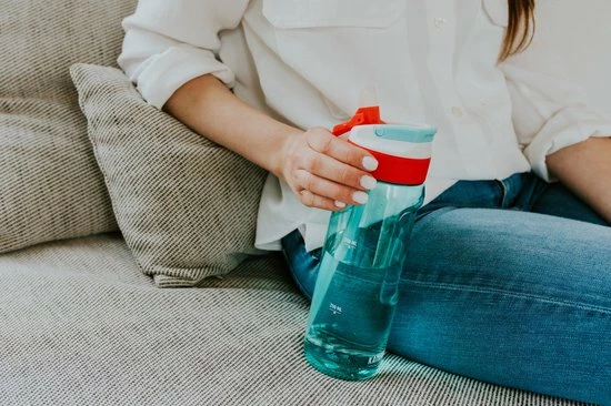 Kambukka Lagoon Drinkfles 750ml - Sage Green Met Geïntegreerd Rietje 10 Kambukka Lagoon Drinkfles 750ml - Sage Green Met Geïntegreerd Rietje - Image 8