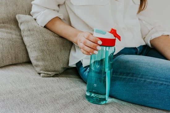 Kambukka Lagoon Drinkfles 750ml - Sage Green Met Geïntegreerd Rietje 11 Kambukka Lagoon Drinkfles 750ml - Sage Green Met Geïntegreerd Rietje - Image 9