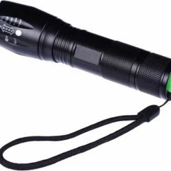RONSIE® Militaire LED Zaklamp - 2000 Lumen - Waterdicht - Zwart - Donker - Verschillende Standen -Alwero winkel 550x472 1
