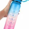 Boxed Motivatie Waterfles - 1 Liter Drinkfles - Waterfles Met Tijdmarkeringen - Bidon - Drinkfles Met Rietje - Blauw Roze 1 Boxed Motivatie Waterfles - 1 Liter Drinkfles - Waterfles Met Tijdmarkeringen - Bidon - Drinkfles Met Rietje - Blauw Roze -Alwero winkel 550x740 1